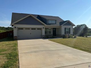 215 Red Tail Circle, Byron, GA 31008