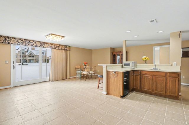 18269 Blue Heron Drive E 16, Northville, MI 48168