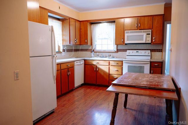 21 McCall Place, Middlehope, NY 12550