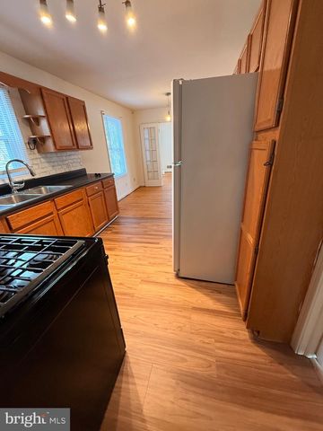 1218 THORNTON ST, Fredericksburg, VA 22401