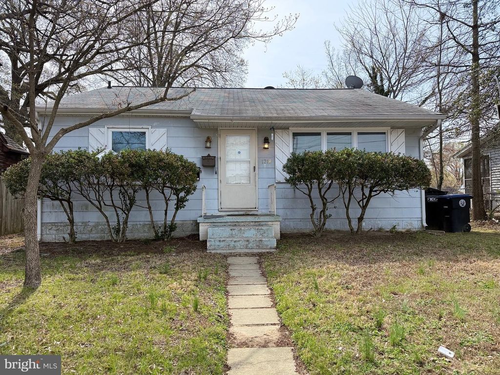 1218 THORNTON ST, Fredericksburg, VA 22401