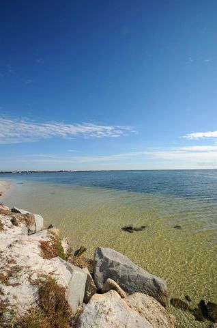 GROSSE AVENUE, Tarpon Springs, FL 34689