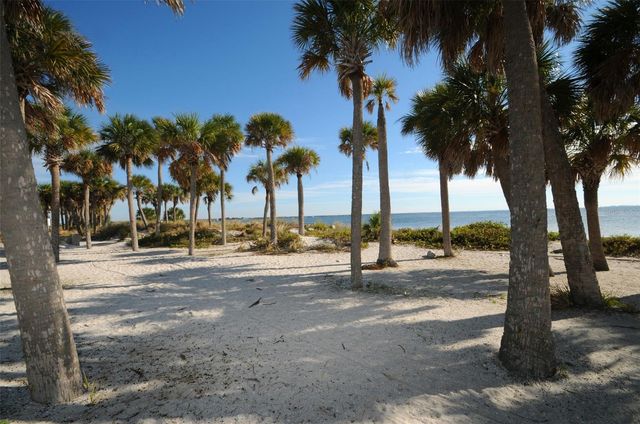 GROSSE AVENUE, Tarpon Springs, FL 34689