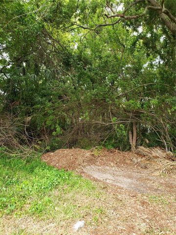 GROSSE AVENUE, Tarpon Springs, FL 34689