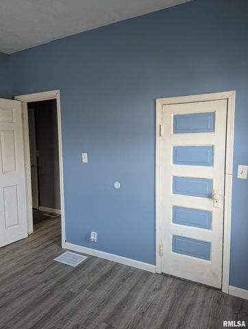 1301 E MORTON Avenue, Springfield, IL 62702