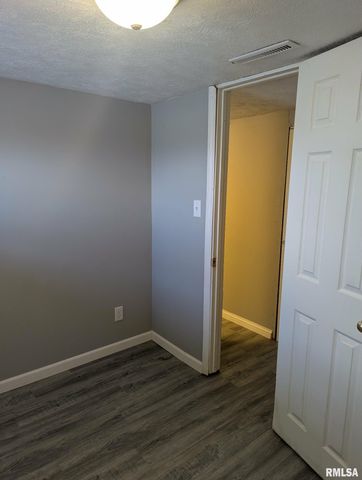 1301 E MORTON Avenue, Springfield, IL 62702