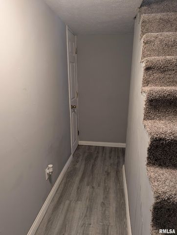 1301 E MORTON Avenue, Springfield, IL 62702