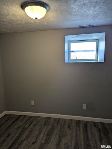 1301 E MORTON Avenue, Springfield, IL 62702