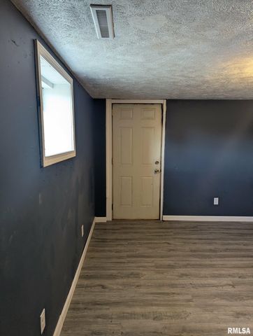 1301 E MORTON Avenue, Springfield, IL 62702