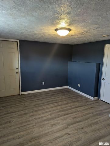 1301 E MORTON Avenue, Springfield, IL 62702