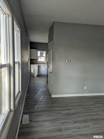 1301 E MORTON Avenue, Springfield, IL 62702