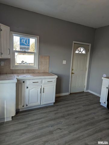 1301 E MORTON Avenue, Springfield, IL 62702