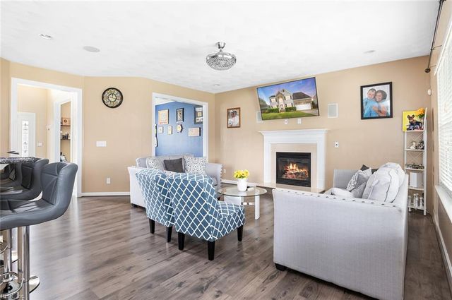 1817 Dock Harbour Drive DR, Chesapeake, VA 23321