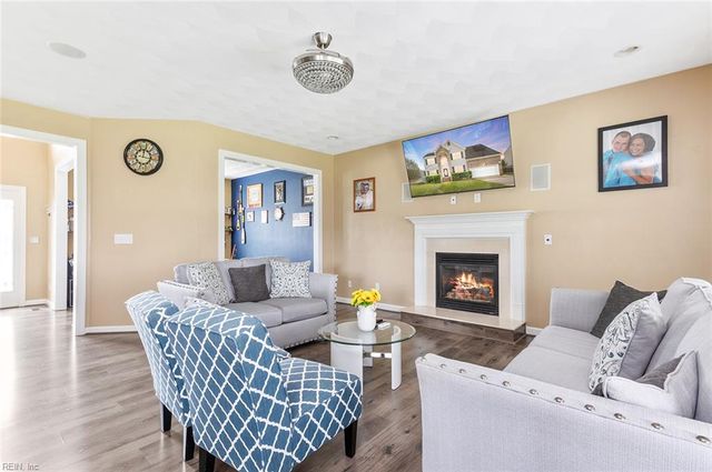 1817 Dock Harbour Drive DR, Chesapeake, VA 23321