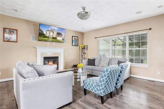 1817 Dock Harbour Drive DR, Chesapeake, VA 23321