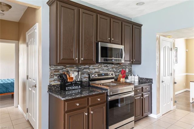 1817 Dock Harbour Drive DR, Chesapeake, VA 23321