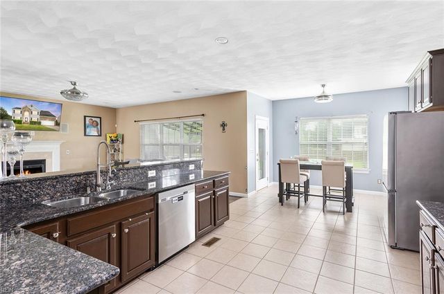 1817 Dock Harbour Drive DR, Chesapeake, VA 23321