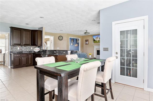 1817 Dock Harbour Drive DR, Chesapeake, VA 23321