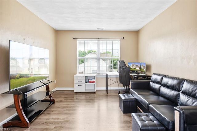 1817 Dock Harbour Drive DR, Chesapeake, VA 23321