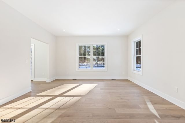 20 Furnace Rd, Chester Twp., NJ 07930