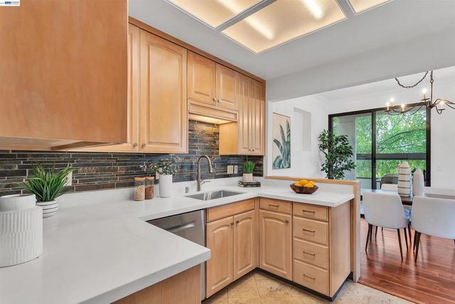 536 Shorebird Cir 5102, Redwood City, CA 94065