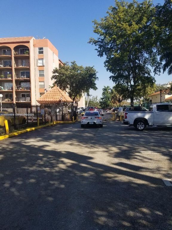 5201 NW 7th St 609W, Miami, FL 33126