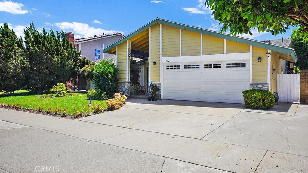 Image 3 of property listing at 3004 N Rippling Creek, Orange, CA 92865