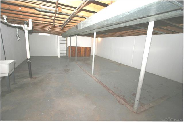 18015 Edgefield Street, Clinton Township, MI 48035