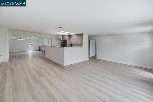 2324 Tice Creek Dr 3, Walnut Creek, CA 94595