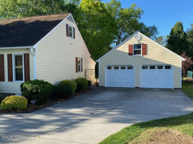 2020 Queen Charlotte Place, Raleigh, NC 27610