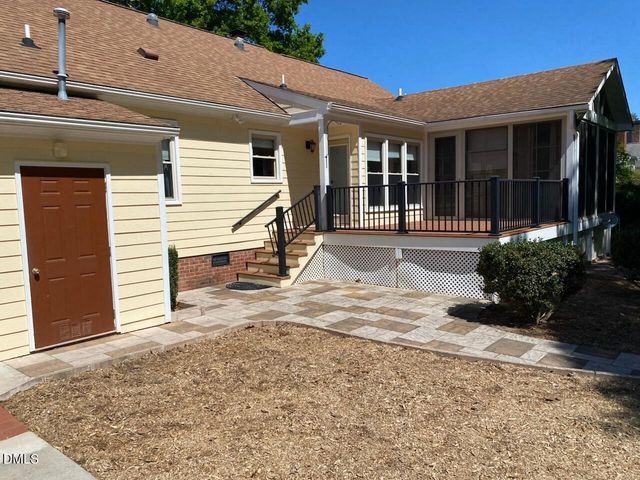 2020 Queen Charlotte Place, Raleigh, NC 27610