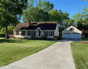 2020 Queen Charlotte Place, Raleigh, NC 27610