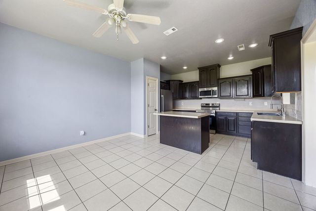 725 S Primrose Road, Lowell, AR 72745