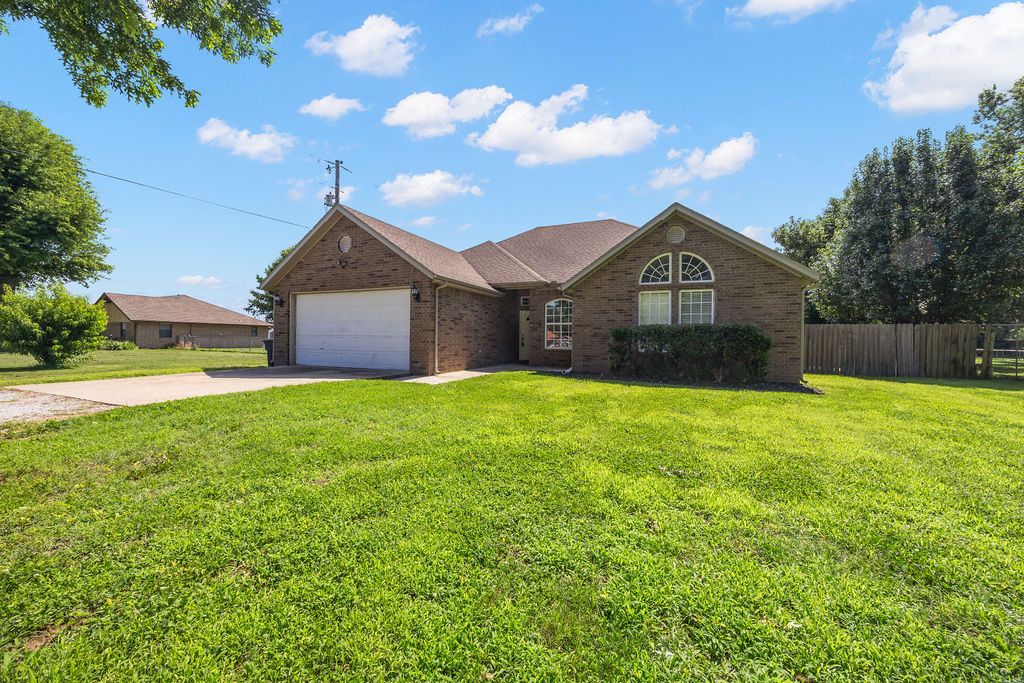 725 S Primrose Road, Lowell, AR 72745
