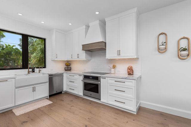 2400 NE 27th Avenue, Fort Lauderdale, FL 33305