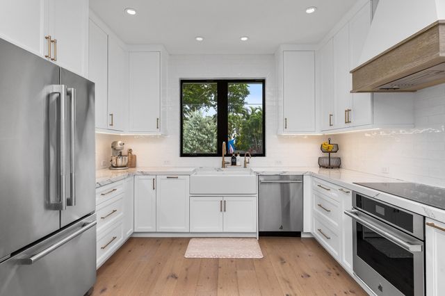 2400 NE 27th Avenue, Fort Lauderdale, FL 33305