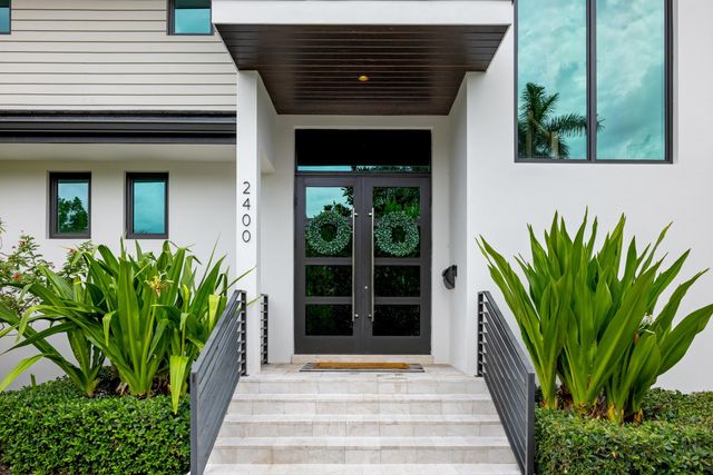 2400 NE 27th Avenue, Fort Lauderdale, FL 33305