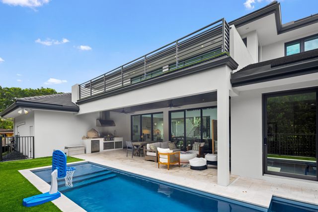 2400 NE 27th Avenue, Fort Lauderdale, FL 33305