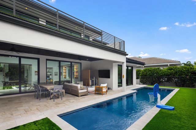 2400 NE 27th Avenue, Fort Lauderdale, FL 33305