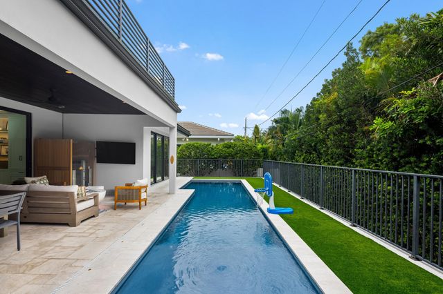 2400 NE 27th Avenue, Fort Lauderdale, FL 33305