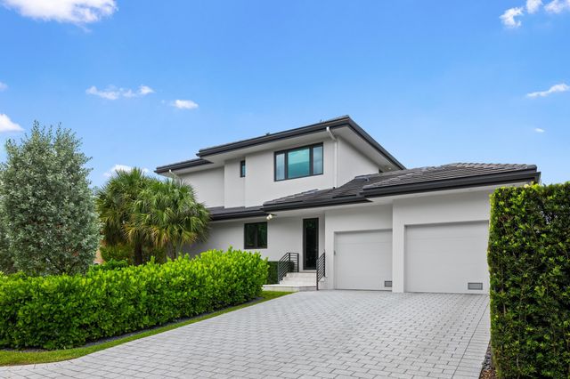2400 NE 27th Avenue, Fort Lauderdale, FL 33305