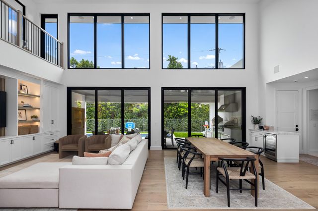 2400 NE 27th Avenue, Fort Lauderdale, FL 33305