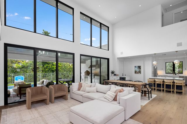 2400 NE 27th Avenue, Fort Lauderdale, FL 33305