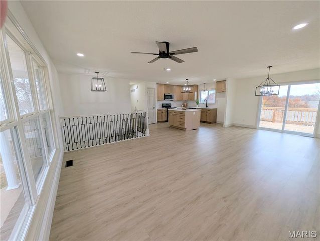 2865 Gatling Drive, Oakville, MO 63129