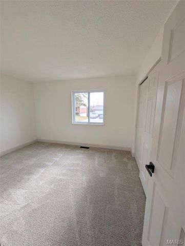 2865 Gatling Drive, Oakville, MO 63129