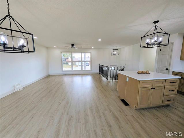 2865 Gatling Drive, Oakville, MO 63129