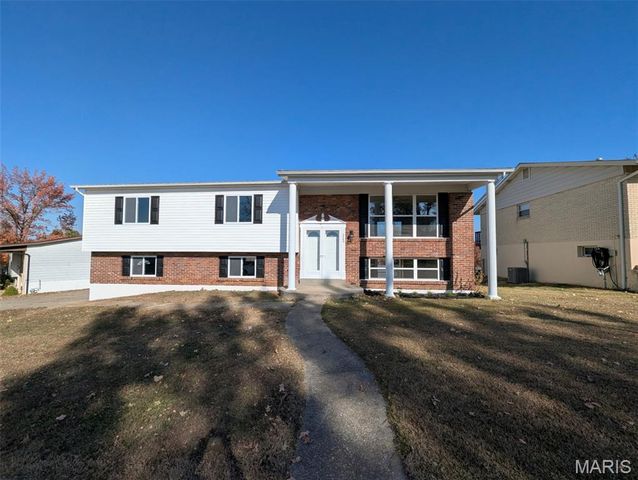 2865 Gatling Drive, Oakville, MO 63129