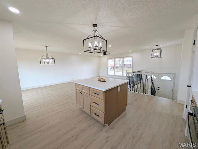 2865 Gatling Drive, Oakville, MO 63129