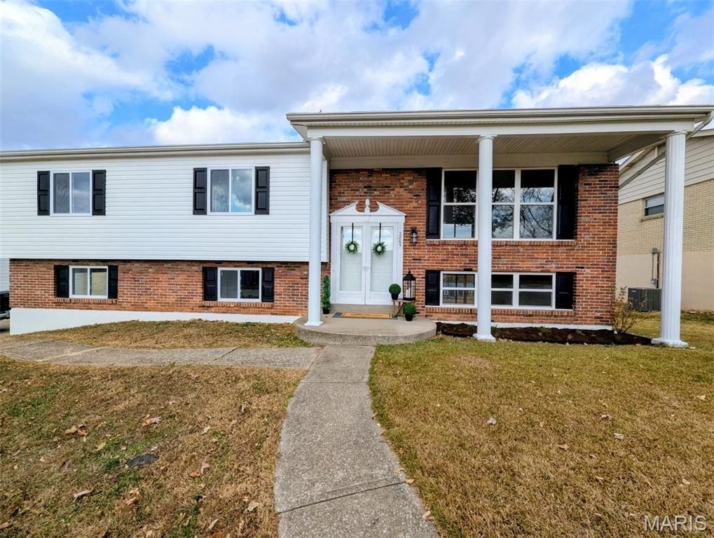 2865 Gatling Drive, Oakville, MO 63129