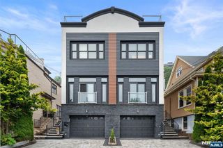 52 Myrtle Avenue, Edgewater, NJ 07020